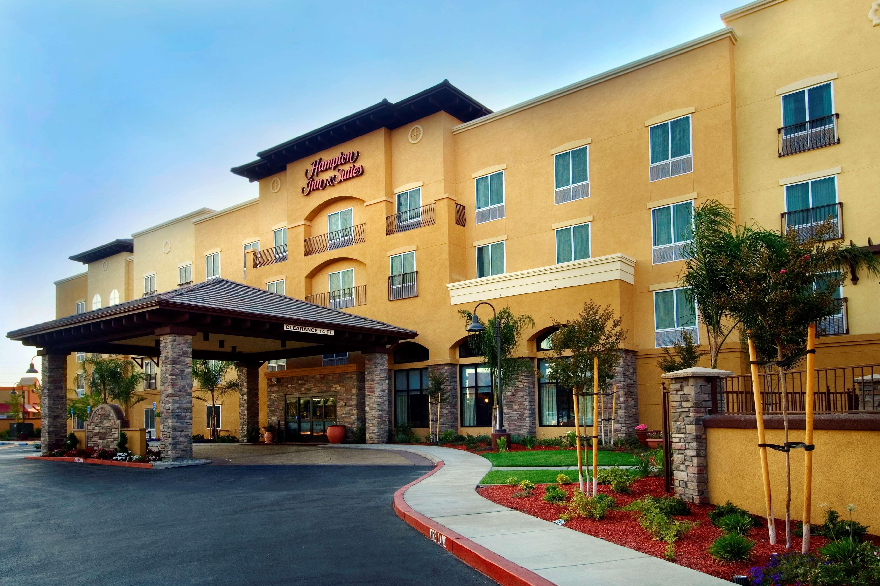 Hampton Inn & Suites Лодай Екстер'єр фото