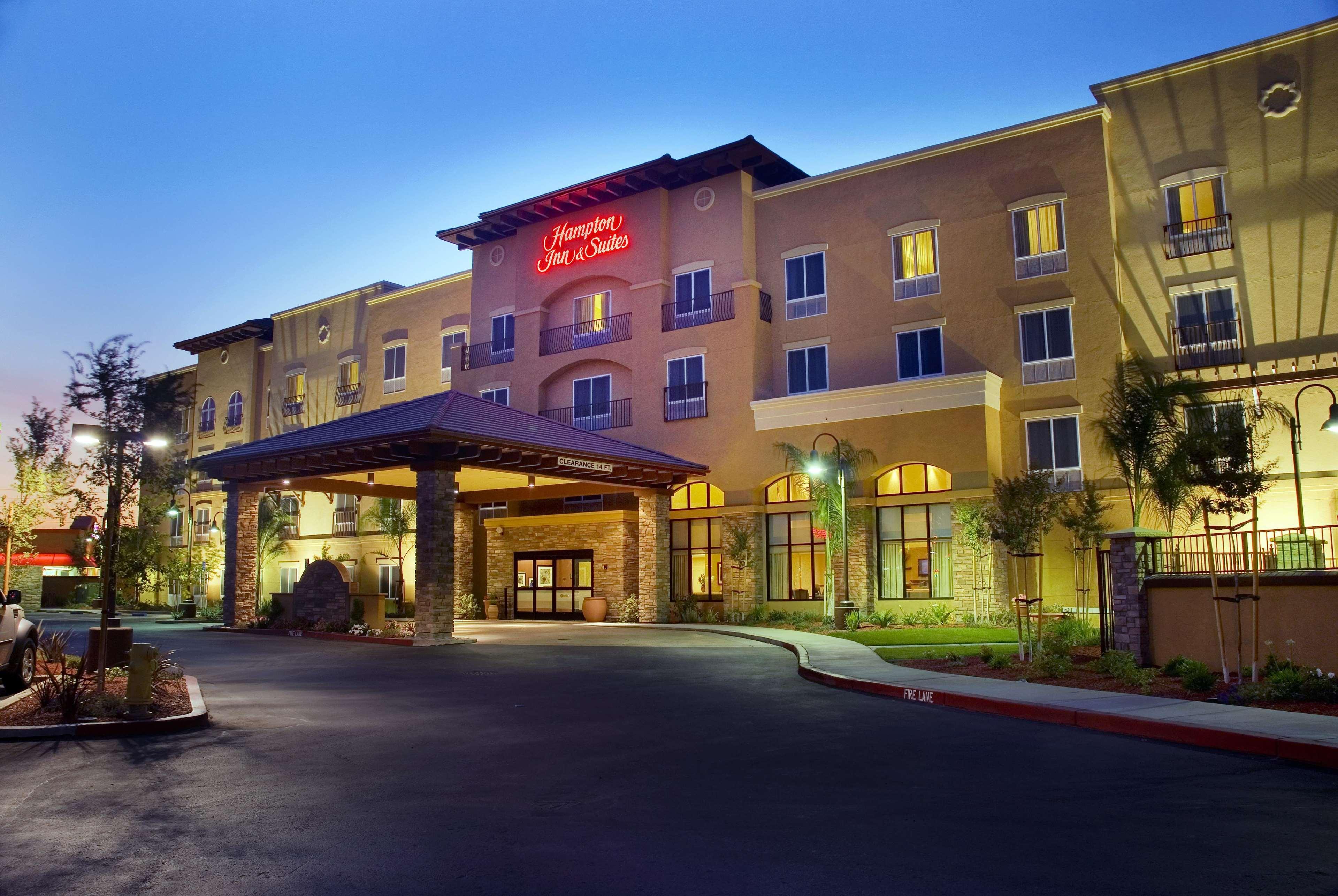 Hampton Inn & Suites Лодай Екстер'єр фото