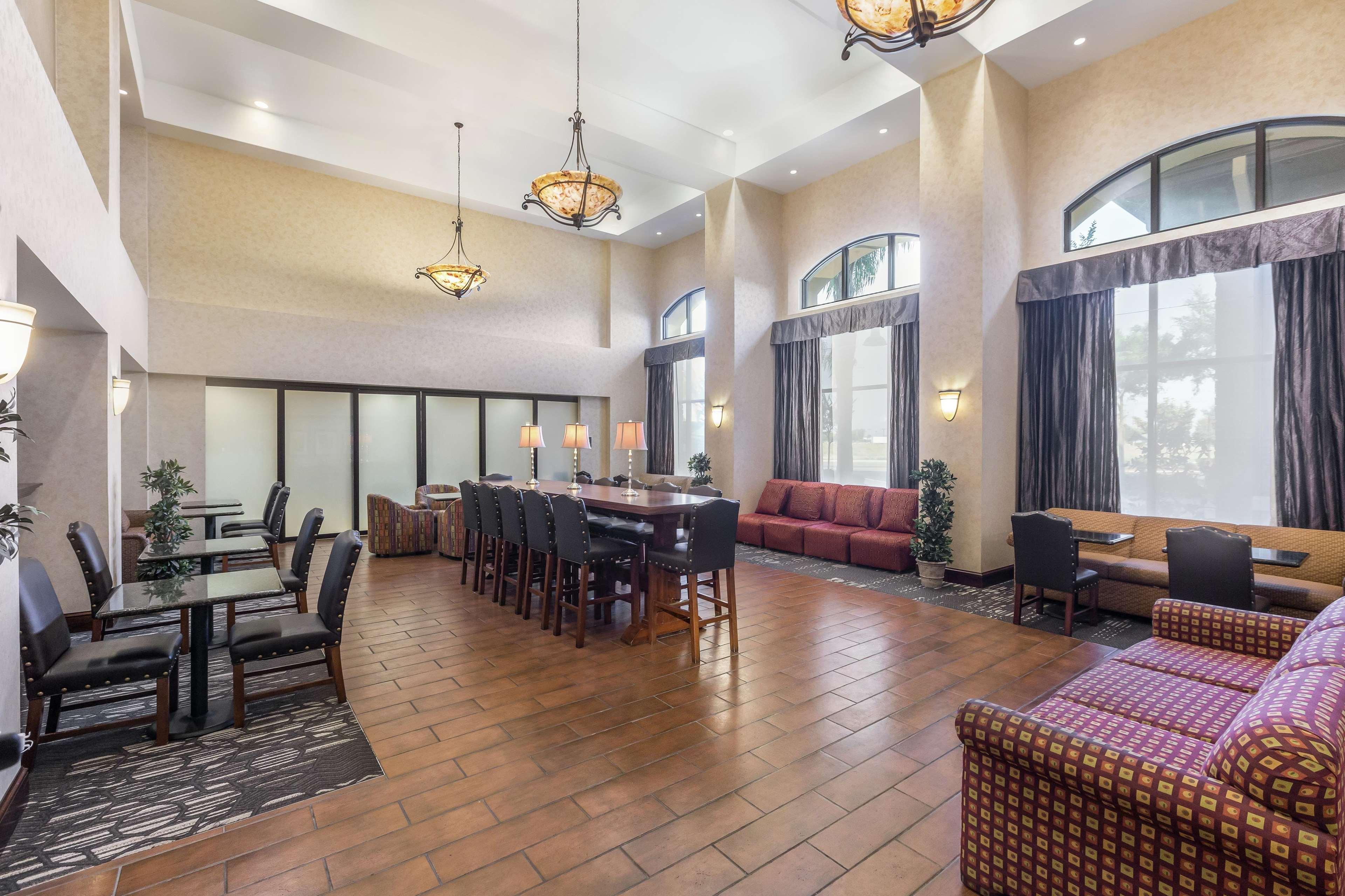 Hampton Inn & Suites Лодай Екстер'єр фото