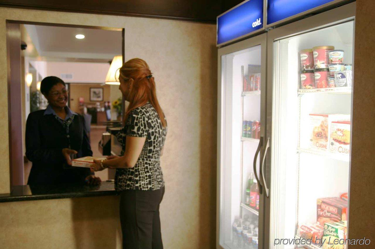 Hampton Inn & Suites Лодай Ресторан фото