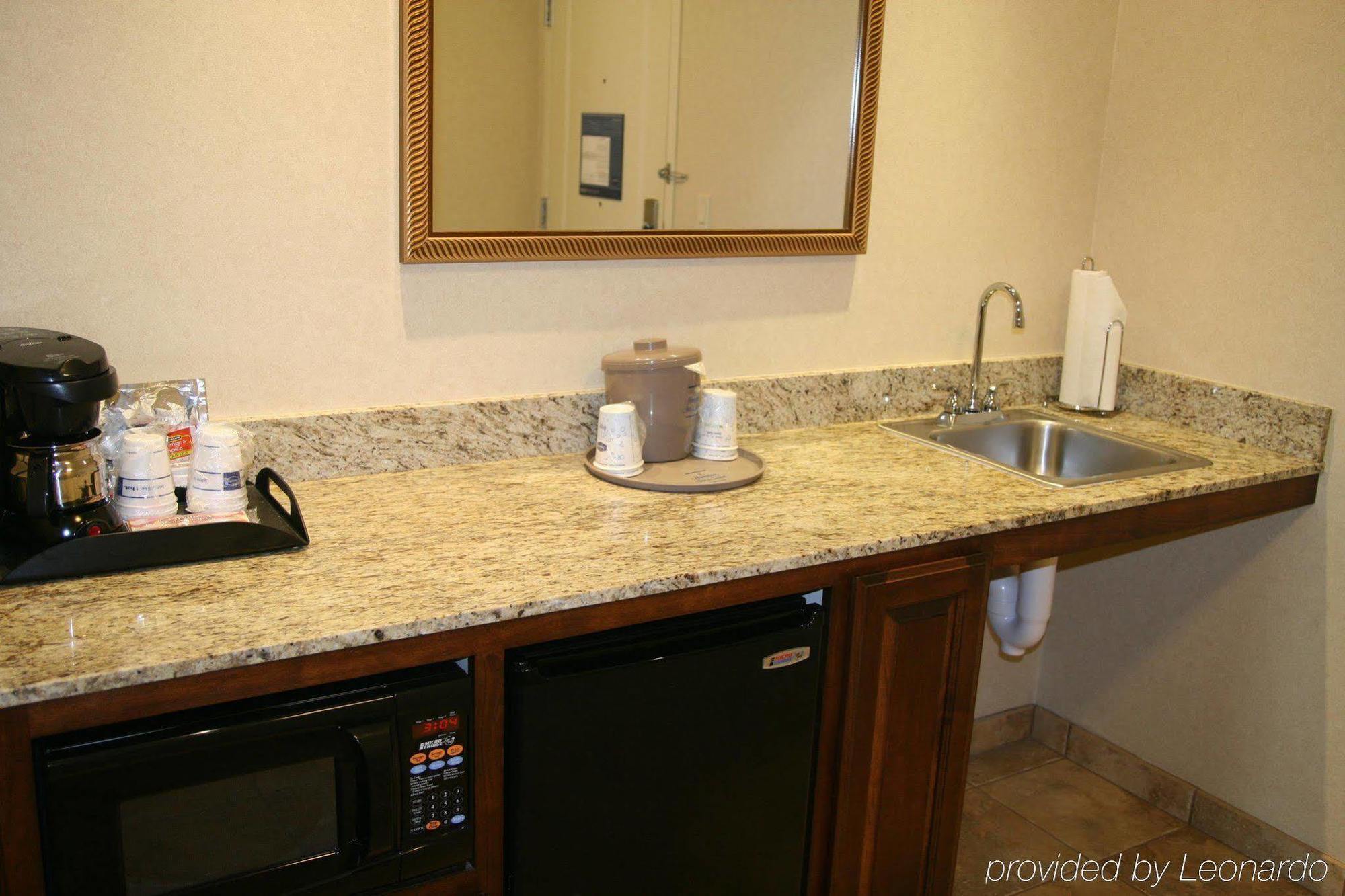 Hampton Inn & Suites Лодай Номер фото