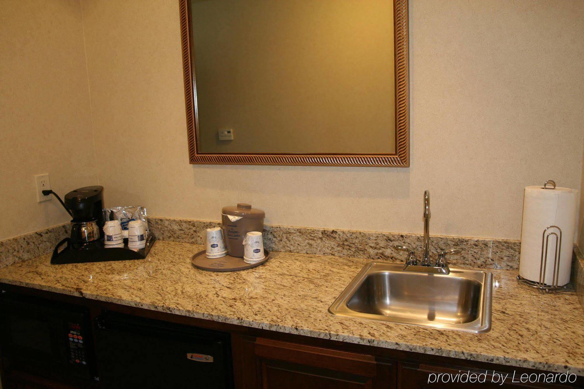 Hampton Inn & Suites Лодай Номер фото