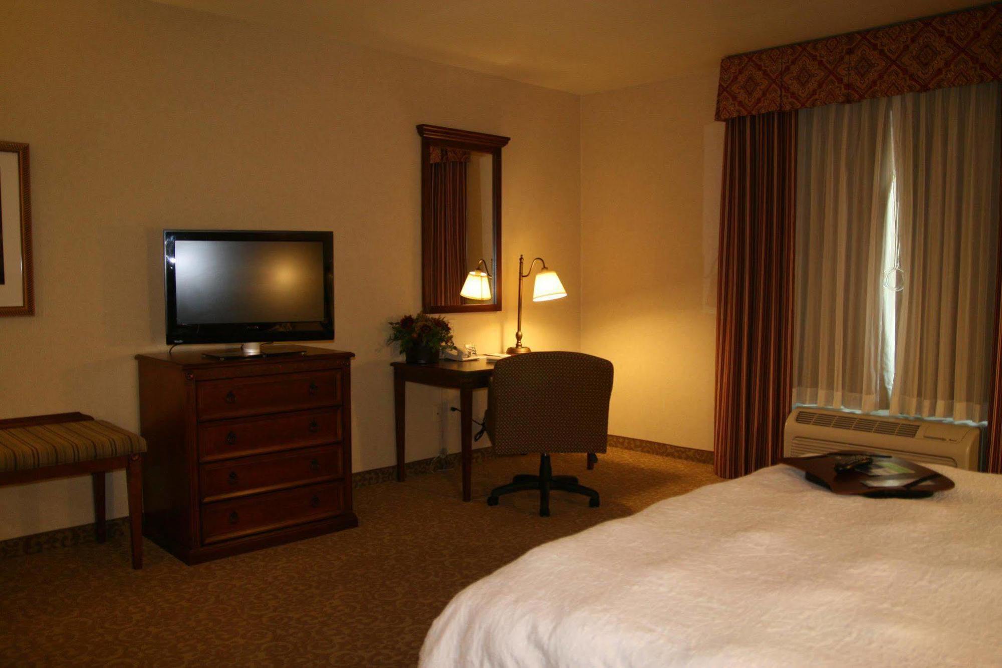 Hampton Inn & Suites Лодай Номер фото