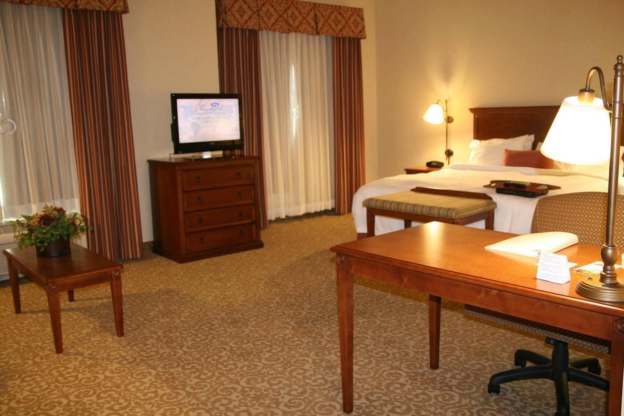 Hampton Inn & Suites Лодай Номер фото