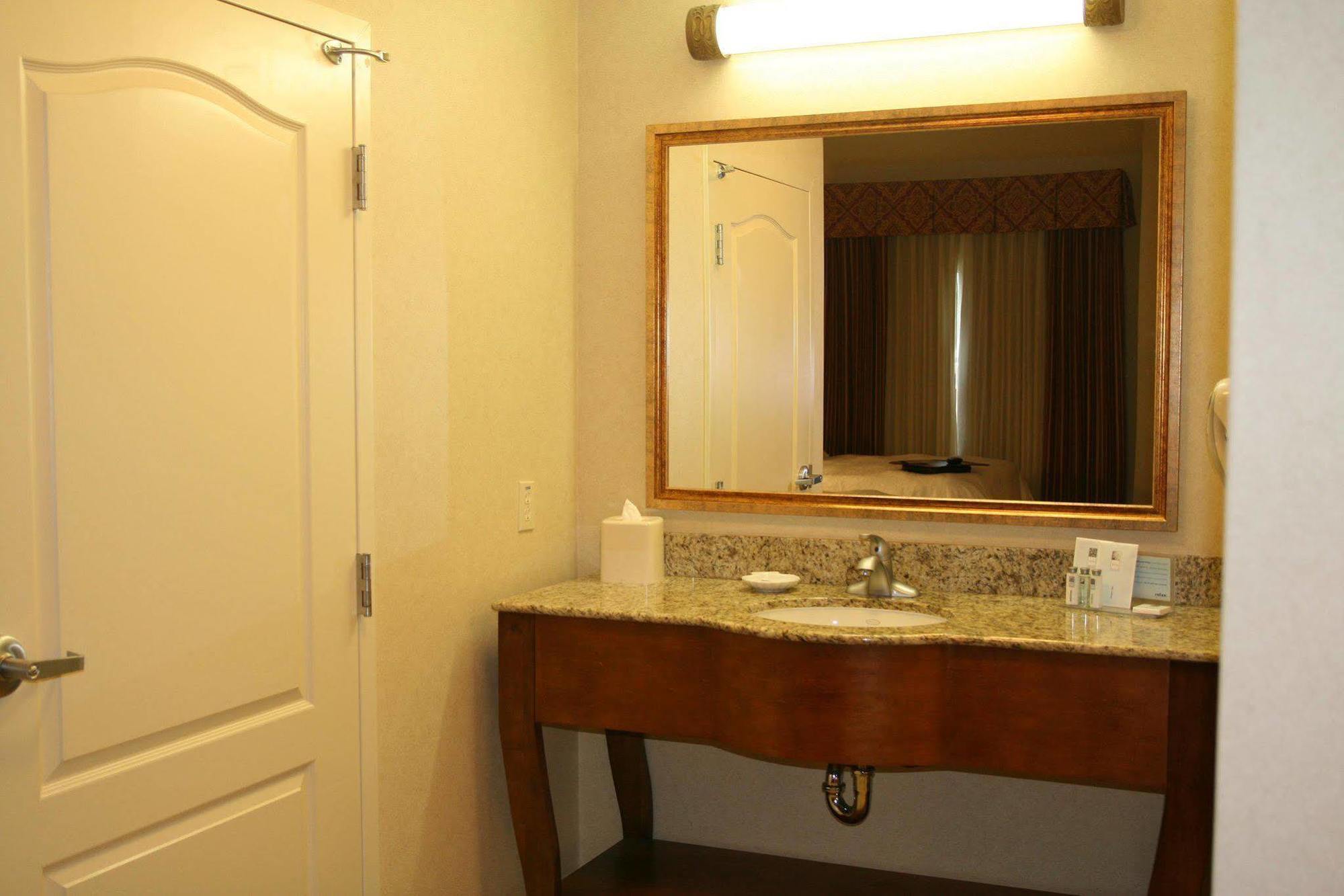 Hampton Inn & Suites Лодай Номер фото